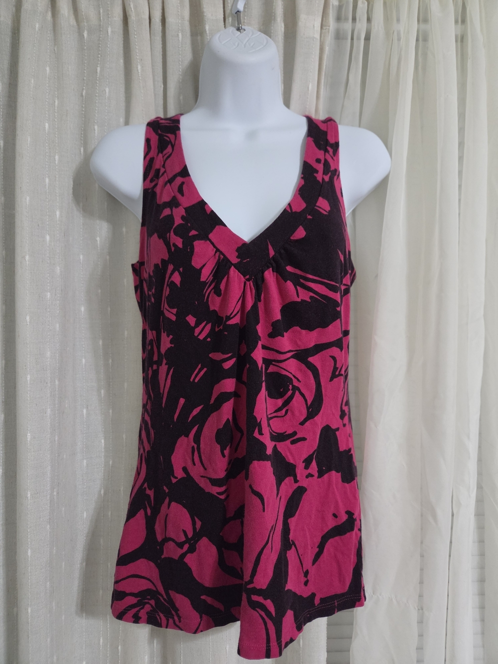 Express Sleeveless V-Neck Floral Print Tank Top - Pink & Black